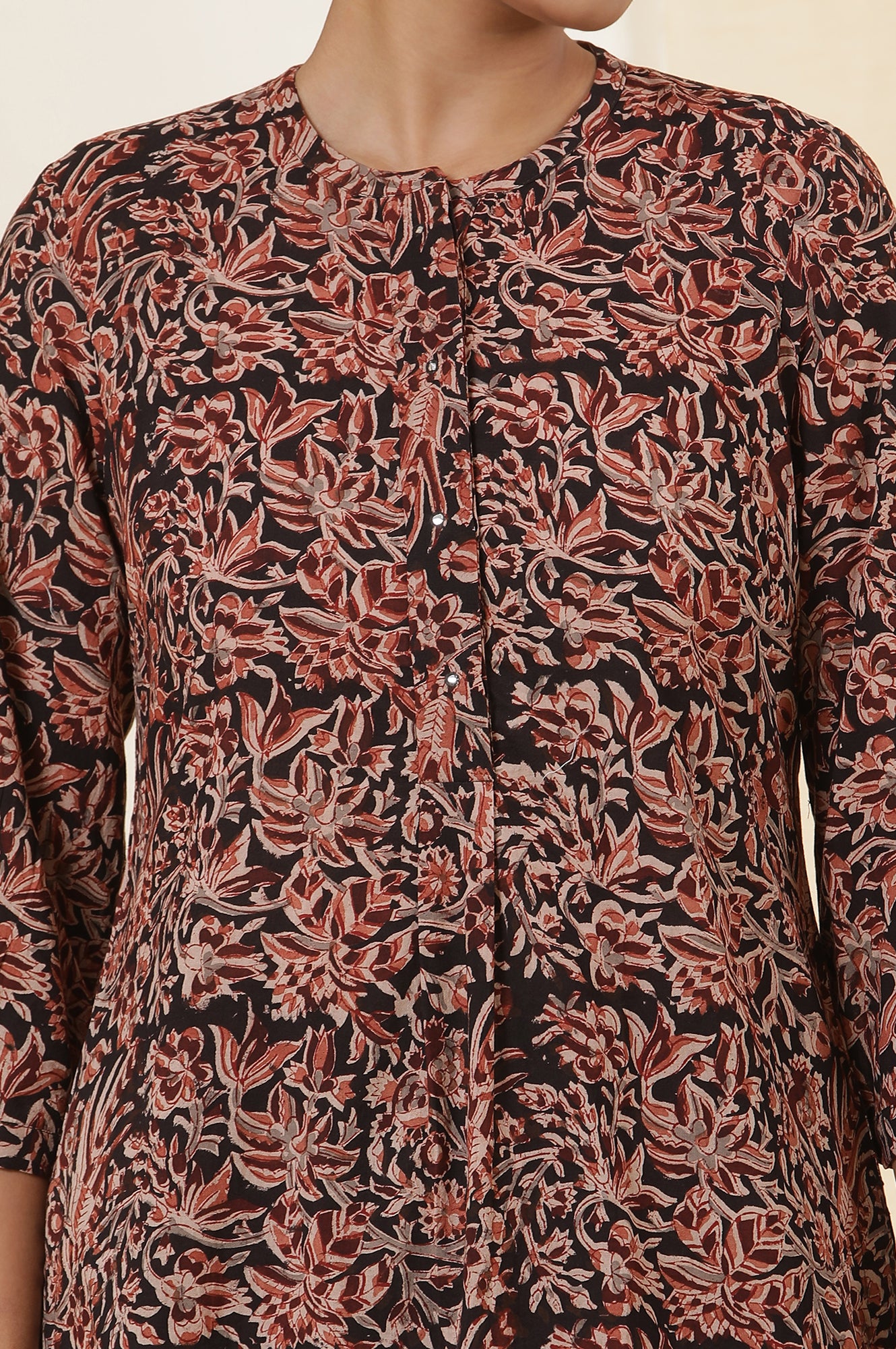 Black Kalamkari Printed Straight Cotton Voile Kurta And Straight Pants Set - View 2